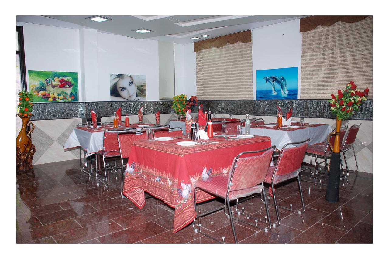 Hotel Jinendra Palace Dzsaipur Kültér fotó