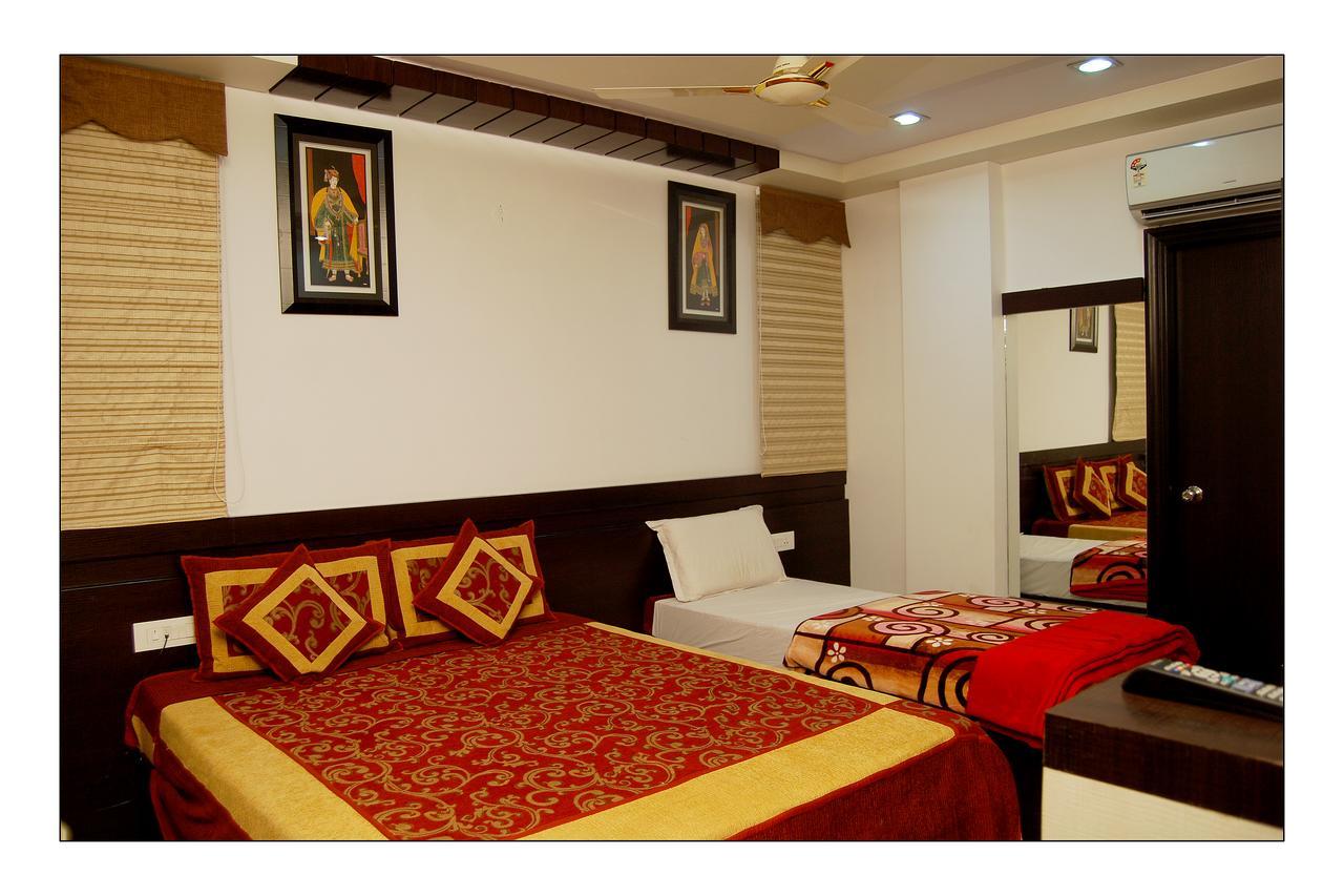Hotel Jinendra Palace Dzsaipur Kültér fotó
