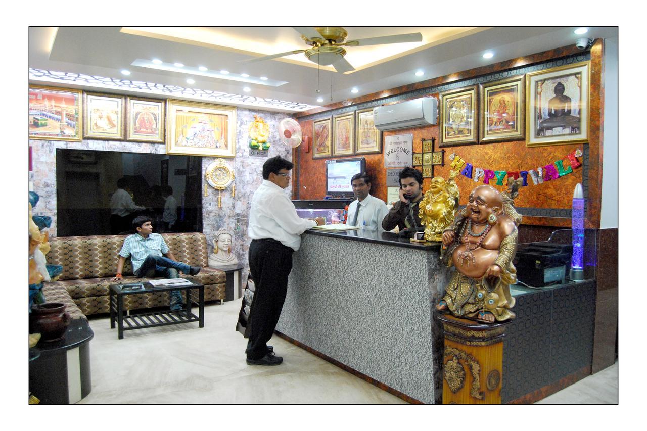Hotel Jinendra Palace Dzsaipur Kültér fotó