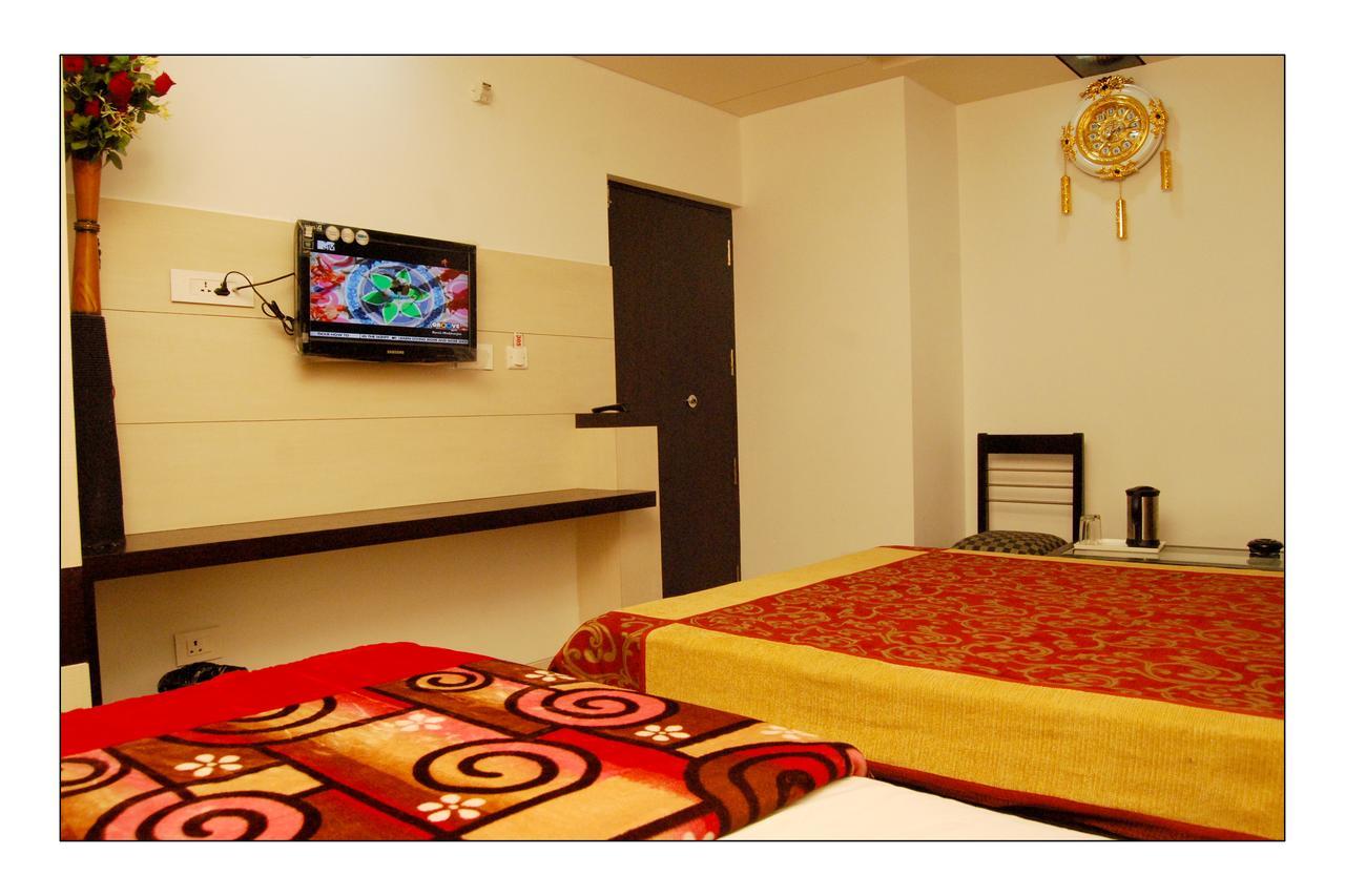 Hotel Jinendra Palace Dzsaipur Kültér fotó