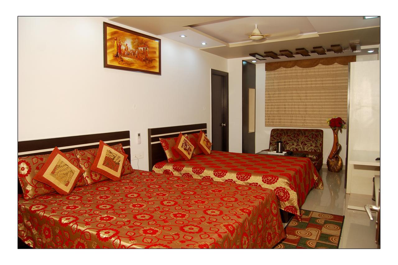 Hotel Jinendra Palace Dzsaipur Kültér fotó