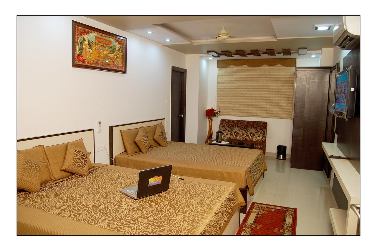 Hotel Jinendra Palace Dzsaipur Kültér fotó