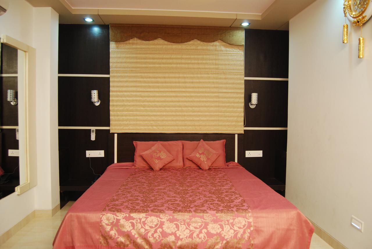 Hotel Jinendra Palace Dzsaipur Kültér fotó