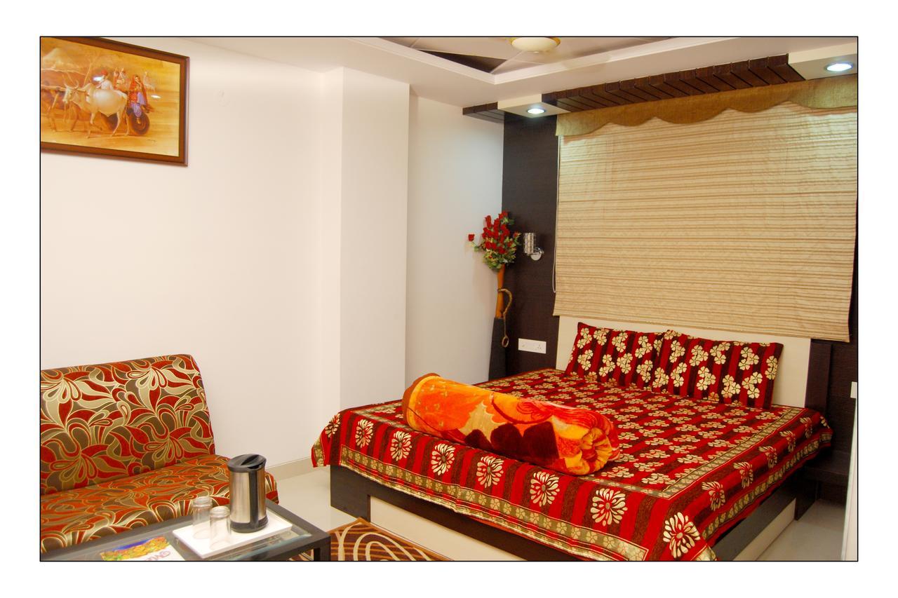 Hotel Jinendra Palace Dzsaipur Kültér fotó