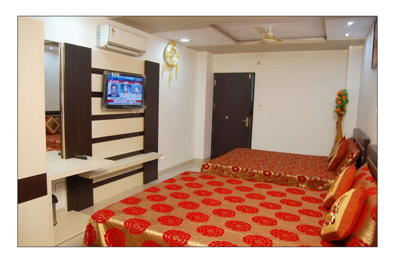 Hotel Jinendra Palace Dzsaipur Kültér fotó
