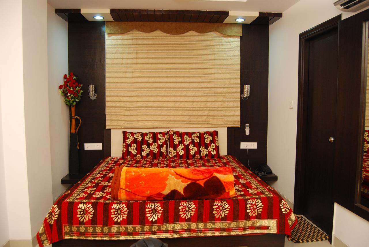 Hotel Jinendra Palace Dzsaipur Kültér fotó