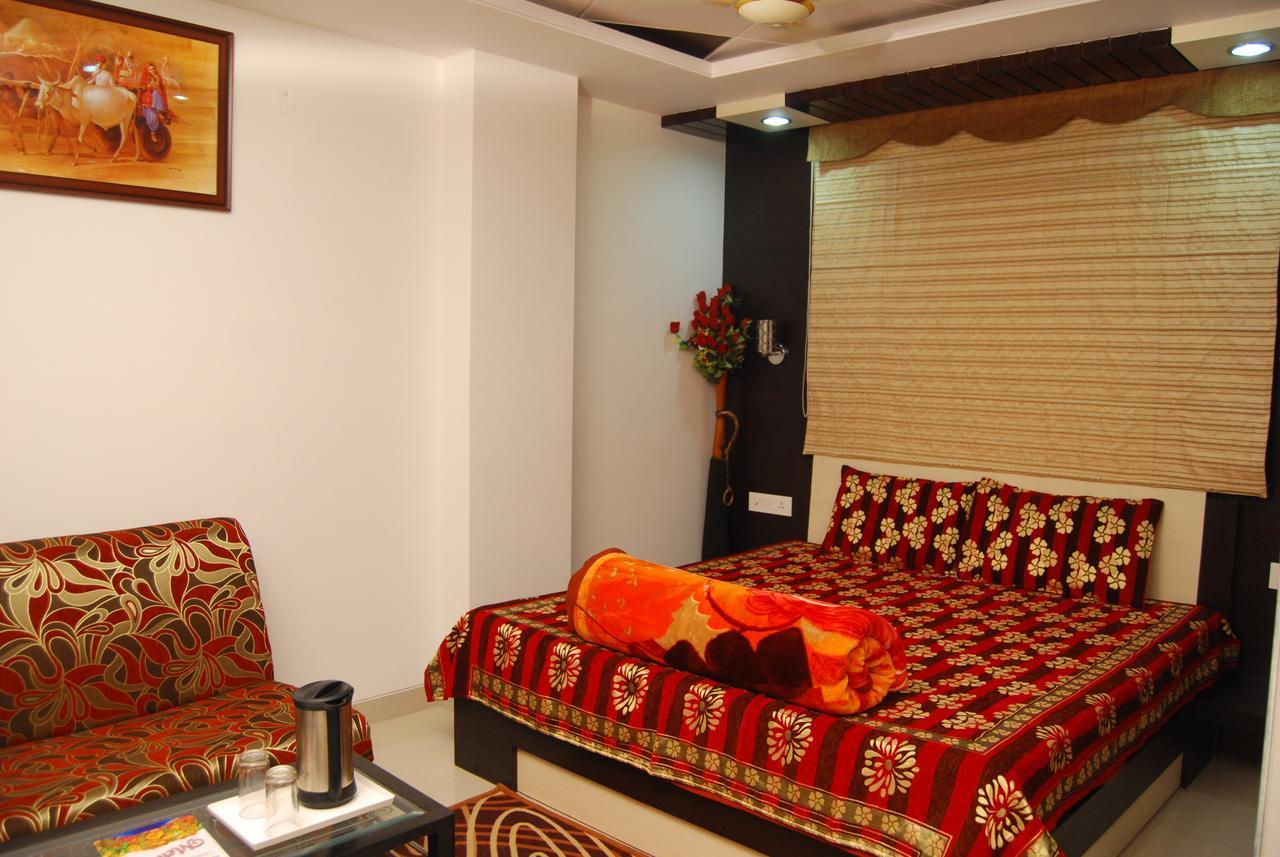 Hotel Jinendra Palace Dzsaipur Kültér fotó