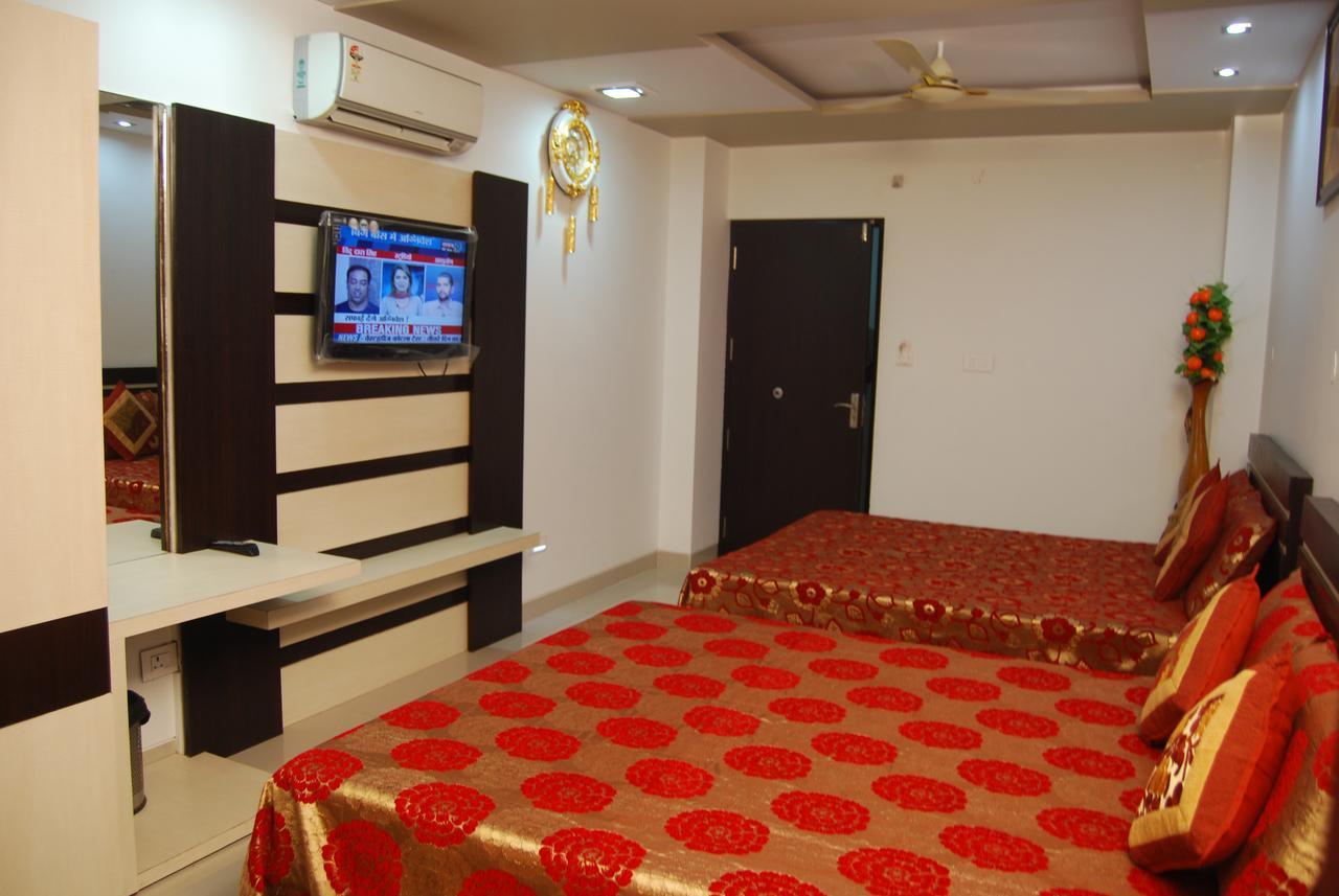 Hotel Jinendra Palace Dzsaipur Kültér fotó
