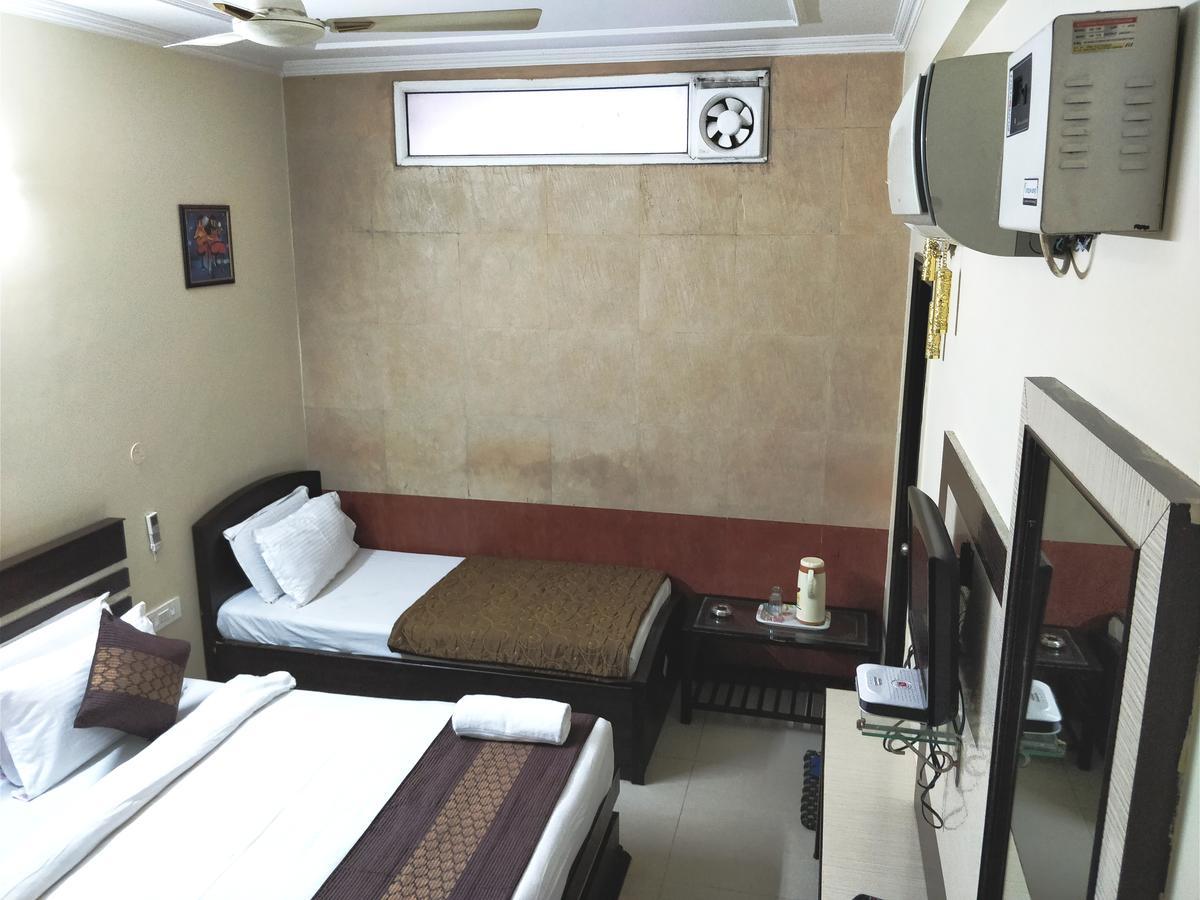 Hotel Jinendra Palace Dzsaipur Kültér fotó