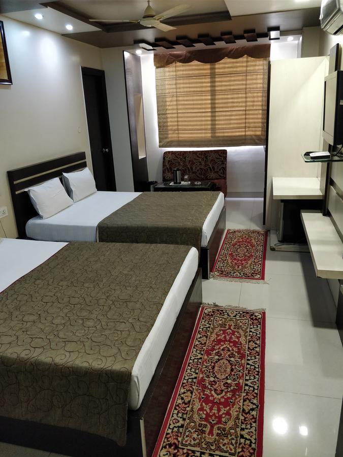 Hotel Jinendra Palace Dzsaipur Kültér fotó