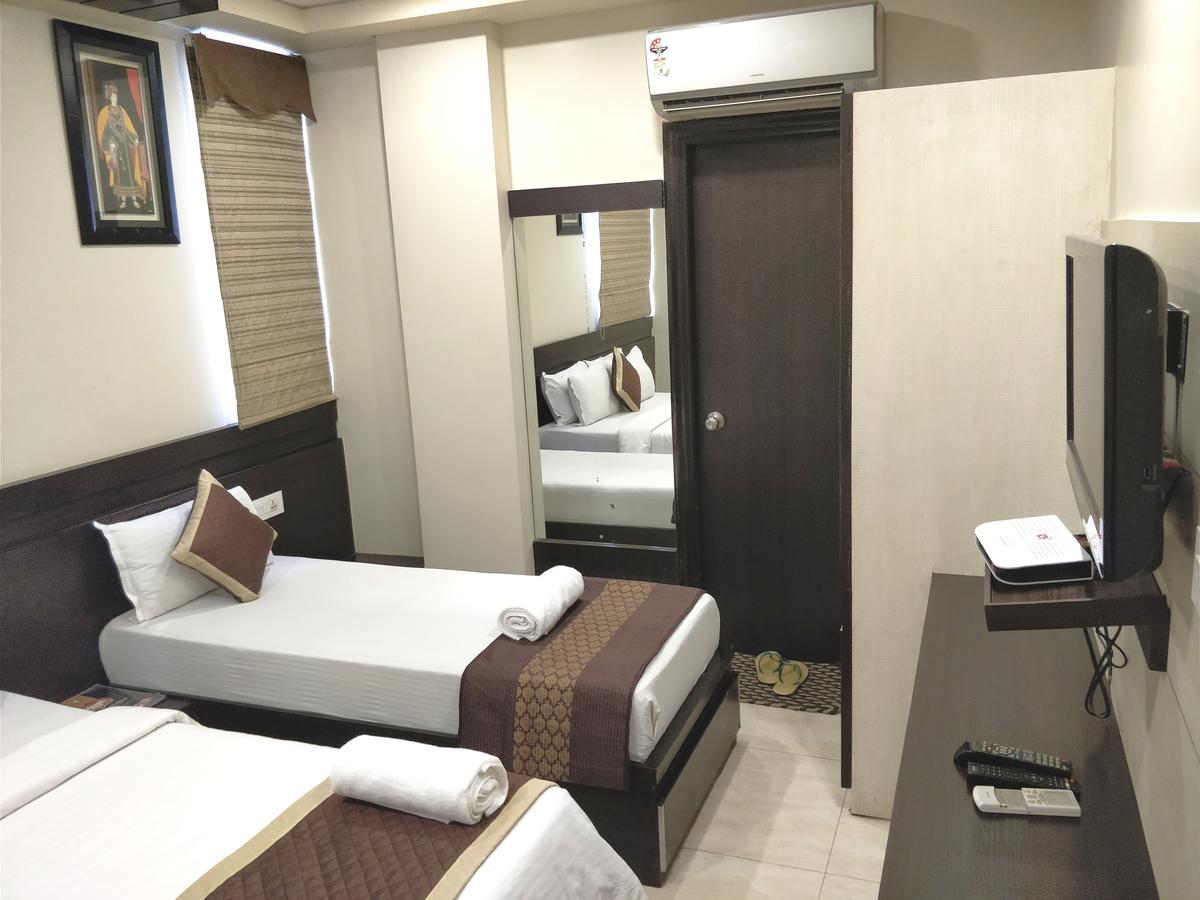 Hotel Jinendra Palace Dzsaipur Kültér fotó