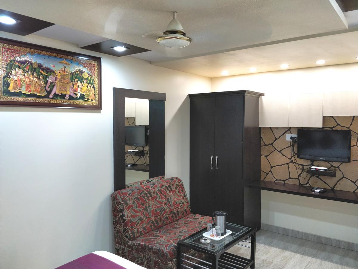 Hotel Jinendra Palace Dzsaipur Kültér fotó